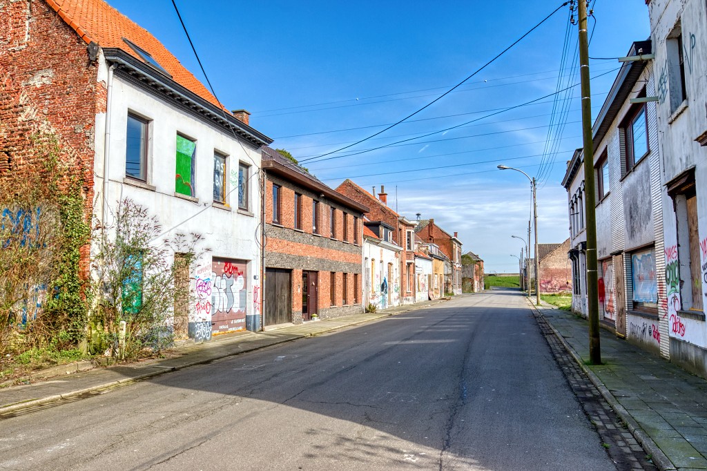 HDR Doel belgie belgique urbex decay verlaten spookdorp spookstad kerncentrale graffiti